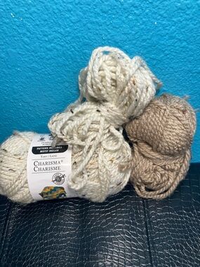1 NWT Charisma Bulky 5 Color: Cream Tweed Cream plus Remnants